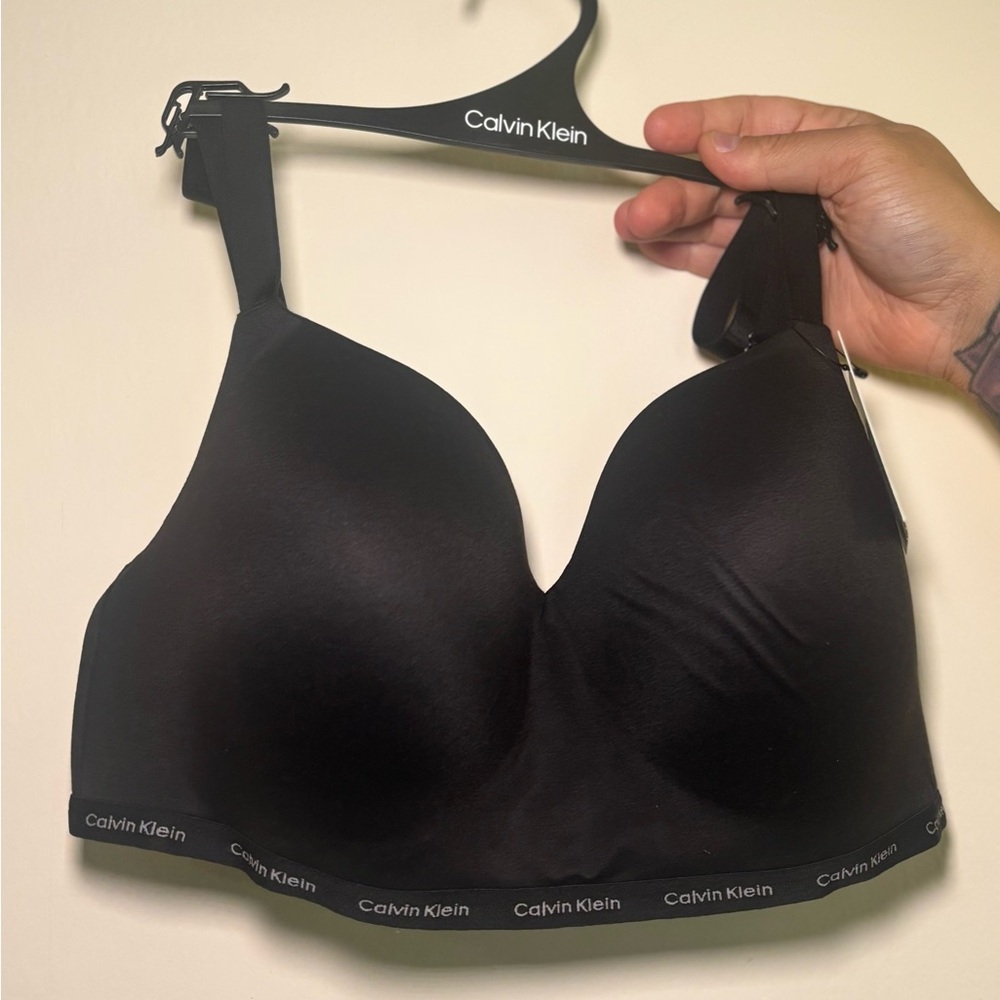 Calvin Klein Women's Lightly Lined Wireless Black Bra